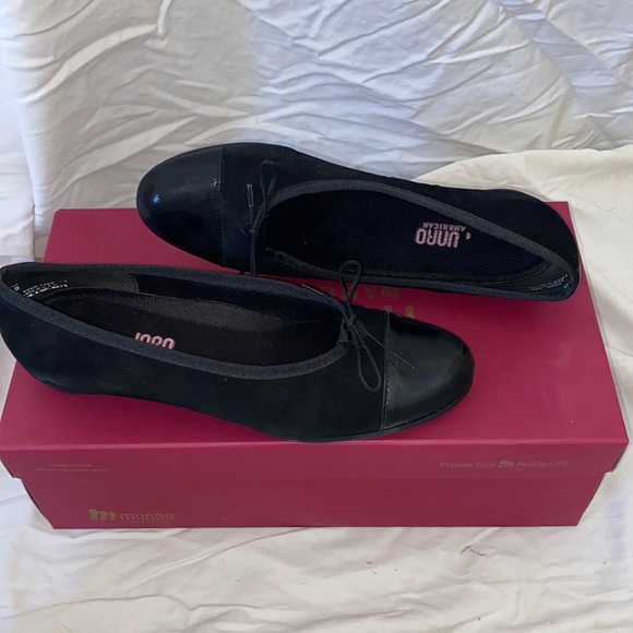 Munro American Black Ballet Flats size 8